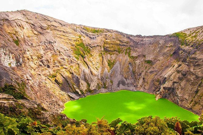 Cartago Highlights: Irazu Volcano and Small Towns. Private Tour - Historic Settlements and Churches