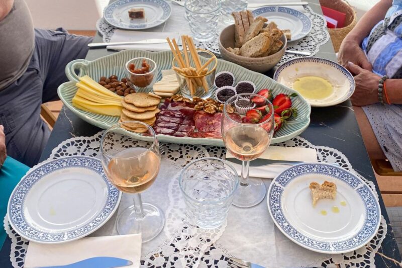 Carvoeiro/Portimão/Alvor: Wine Tour With Tasting, Tapas, Music - Languages Offered