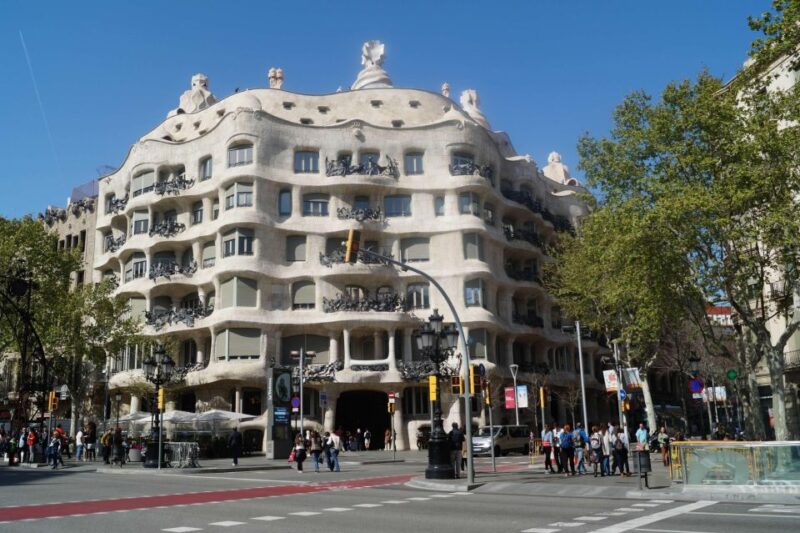 Casa Batllo Fast-Track Tickets, Barcelona Architecture Tour - Key Points