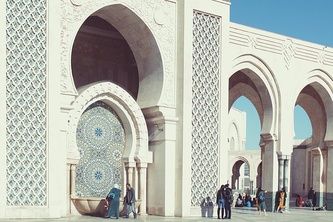 Casablanca Airport CMN to Hotels In Different Cities Private Transfers - Vehicle and Amenities