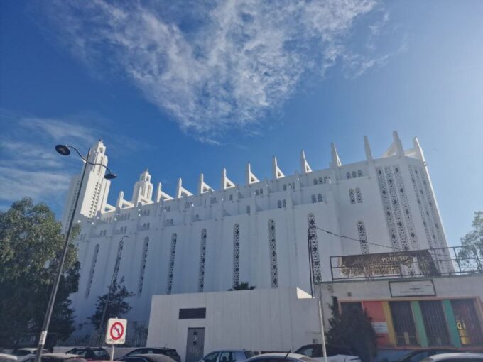 Casablanca: Layover Tour With Roundtrip Airport Transfer - Exploring Casablancas Landmarks
