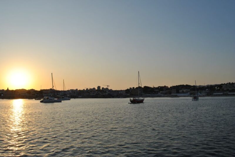 Cascais: 2-Hour Sunset Cruise - Intimate Group Size