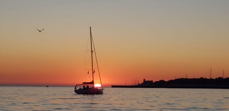 Cascais: 2-Hour Sunset Cruise - Included Amenities
