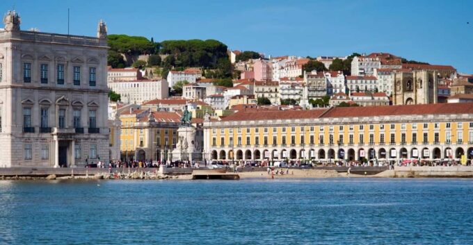 Cascais: Go With the Flow Private Sailing Tour - Passing Iconic Landmarks