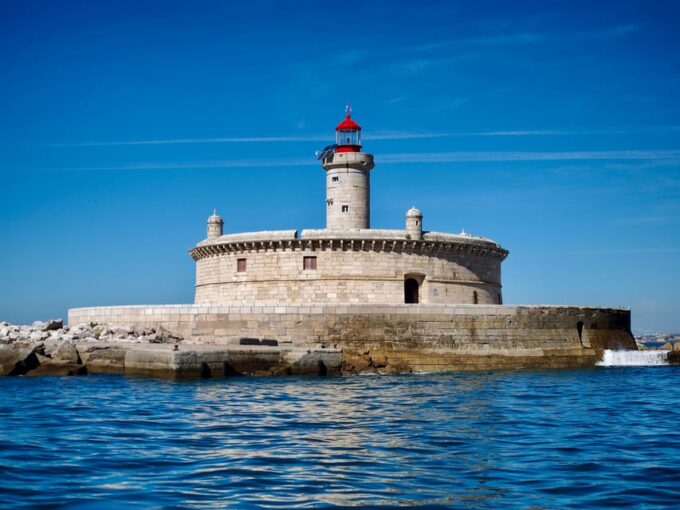 Cascais: Go With the Flow Private Sailing Tour - Knowledgeable Crew Insights
