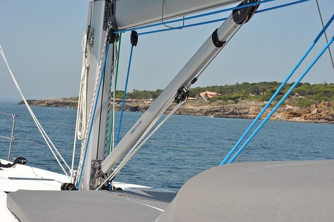 Cascais Private Sailing 2h Cruise With a Drink - Accessibility and Additional Info