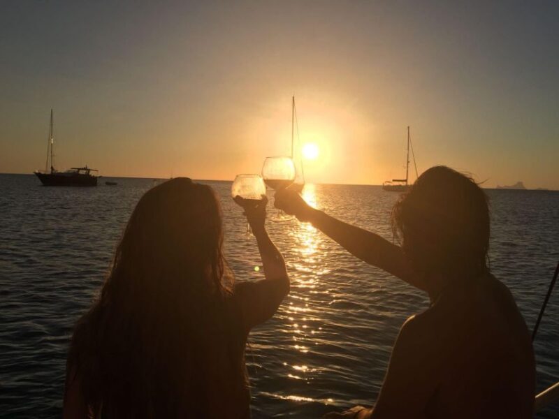 Cascais: Romantic Experience for Two by Sailboat - Romantic Setting