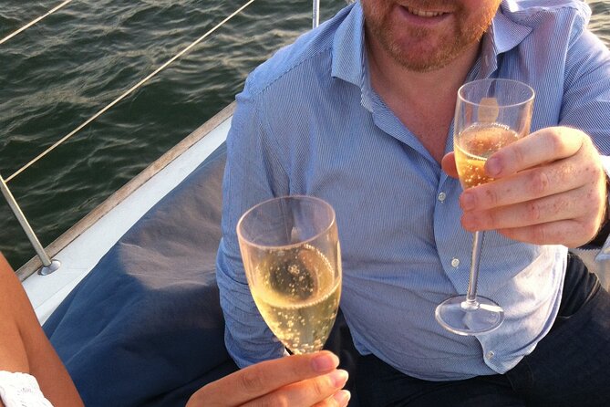 Cascais Romantic Private 2h Cruise With Sparkling Wine - Cruise Inclusions