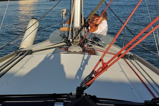 Cascais Romantic Private 2h Cruise With Sparkling Wine - Meeting Point and Logistics