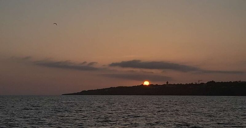Cascais: Sunset Boat Trip With Welcome Drinks - Key Points