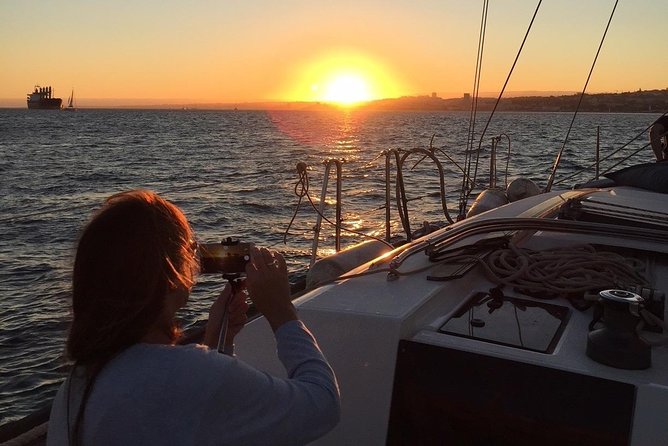 Cascais Sunset Private 2h Cruise With a Drink - Onboard Amenities and Inclusions