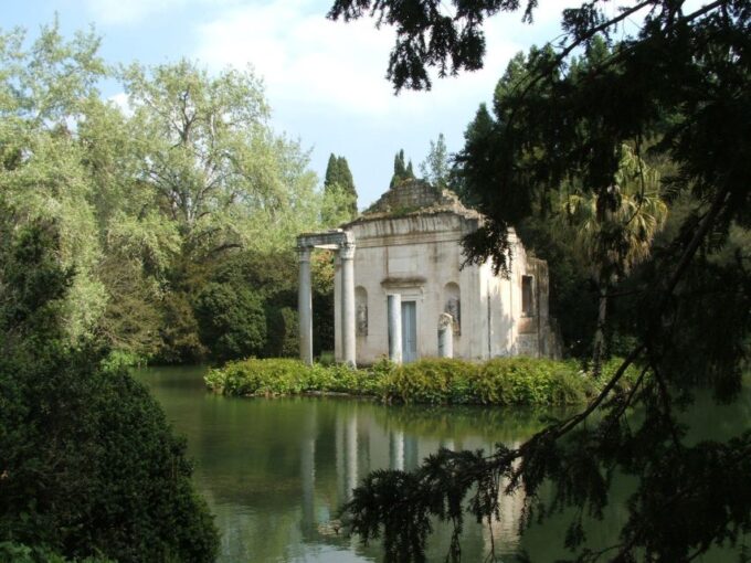 Caserta: Private Tour of the UNESCO-listed Royal Palace - Giardini Reali