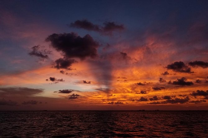 Castaway the Day: Miami Sunset Sail With Champagne - Dress Code and Safety Precautions
