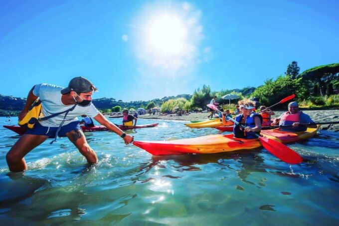 Castel Gandolfo: Kayak Food and Wine Tour - Kayaking on Lake Albano