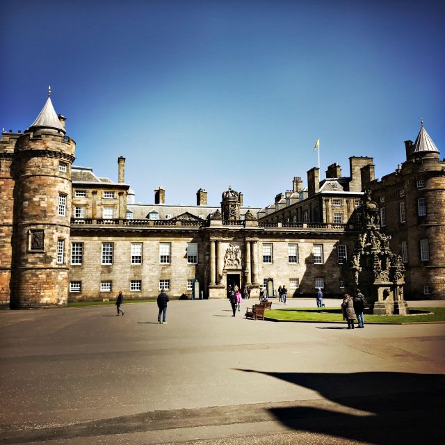 Castle & Cobblestones: 8-Hour Private Edinburgh Walking Tour - Discovering Advocates Close