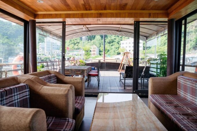Cat Ba: 2-Day Lan Ha Bay Private Cruise Unique Option - Cuisine and Beverages