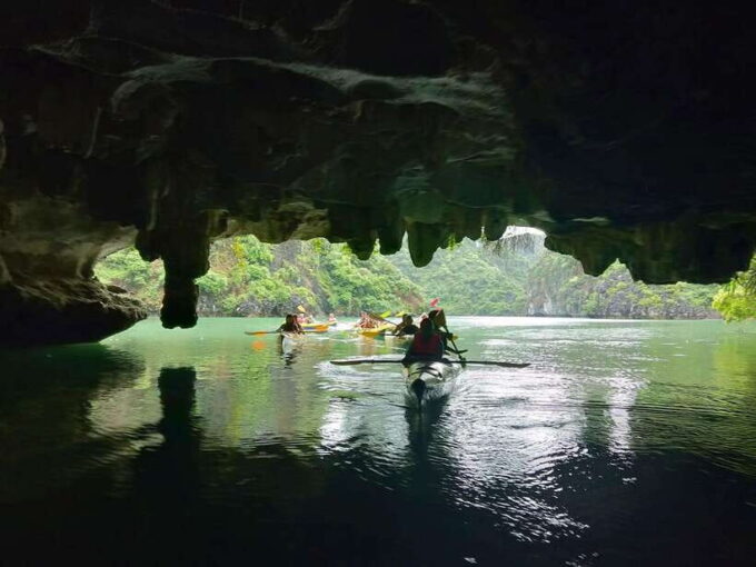 Cat Ba Island: Full-Day Cruise to Lan Ha Bay and Ha Long Bay - Sightseeing in Ha Long Bay