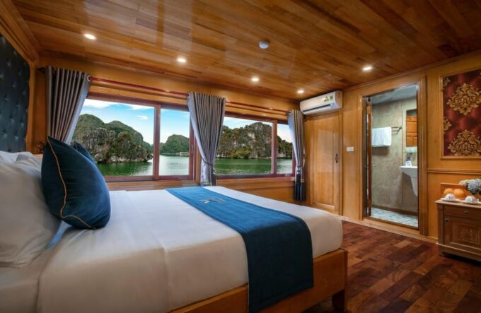 Cat Ba: Lan Ha Bay Cozy Cruise 2D ,Small Group, Bike, Kayak - Onboard Amenities