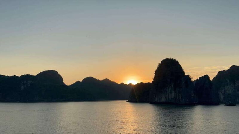Cat Ba: Sunset & Bioluminescent Kayaking on Lan Ha Bay - Sampling Local Cuisine on the Dinner Cruise