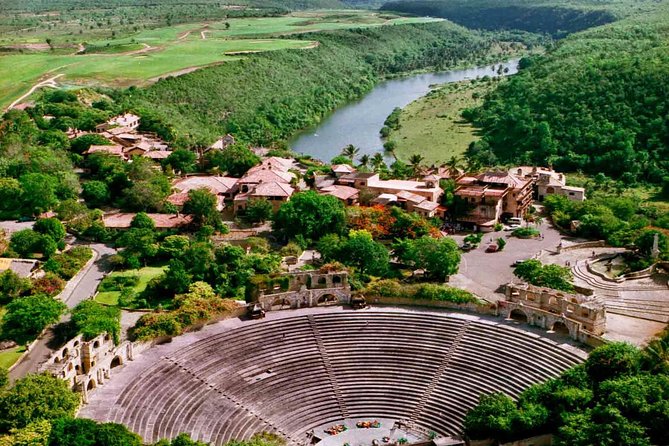 Catalina VIP and Altos De Chavon Full-Day Tour - Snorkeling the Wall