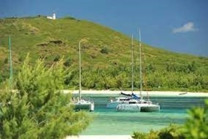 Catamaran, BBQ, Gabriel Island, Plate Island, Coin De Mire - About Your Stay