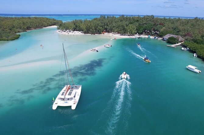 Catamaran BOAT TO ILE AUX CERF & GRSE With Lunch & Snorkelling - Activity Details