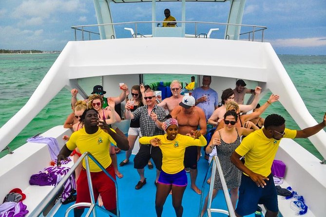 Catamaran Cruise and Beach Lunch - Snorkeling and Natural Pool Visit