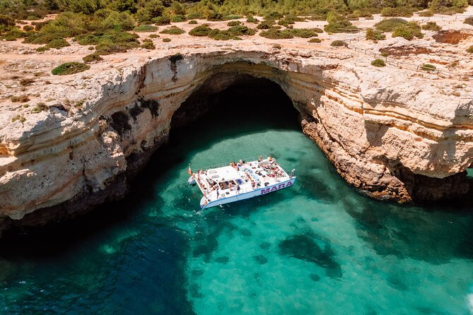 Catamaran Cruise: Caves and Coastline to Benagil - Visiting the Benagil Caves