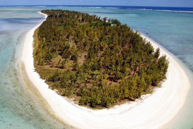 Catamaran Cruise to Ile Aux Bénitiers: Dolphin Watch, Crystal Rock & Transfer - Dining and Refreshment Options
