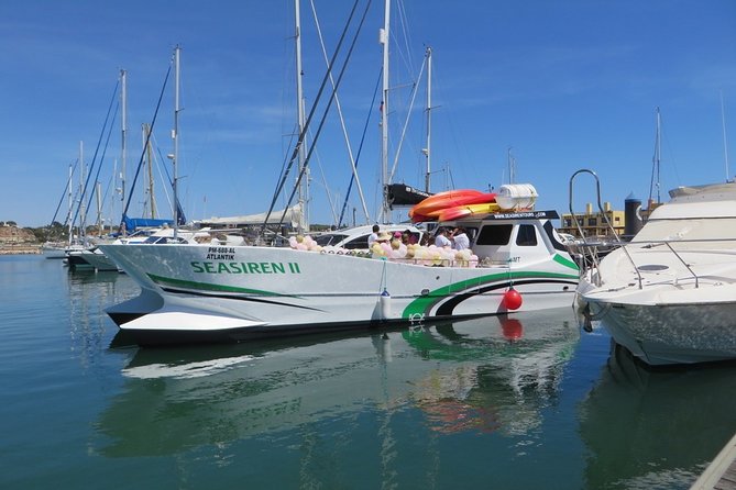 Catamaran Private Tour - Benagil & Marinha Beach - (28 PAX) - Discovering Benagil Caves