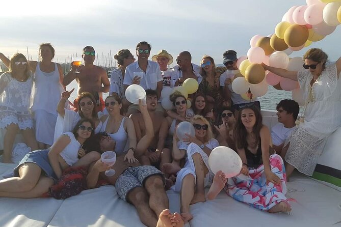 Catamaran Private Tour - Benagil & Marinha Beach - (28 PAX) - Onboard Drinks and Snacks