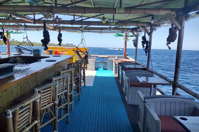 Catamaran Tiki Boat Sunset Snorkeling Dinner Cruise in Roatan - Unique Offering and Activities