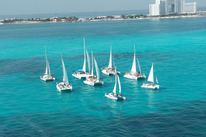 Catamaran to Isla Mujeres - Catamaran Features and Amenities