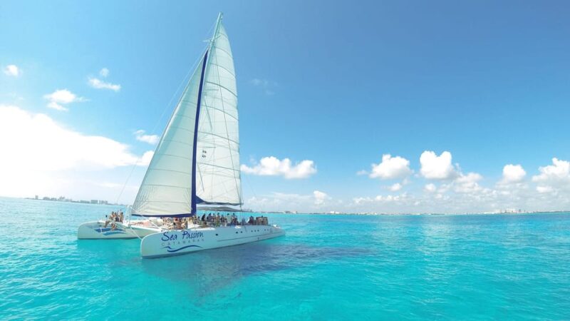 Catamaran to Isla Mujeres Open Bar FF - Key Points
