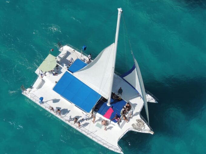 Catamaran to Isla Mujeres Open Barff - Snorkeling at El Farito Reef