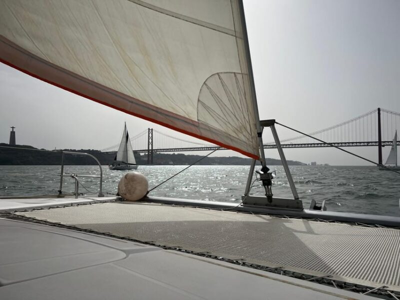 Catamaran Tour on the Tagus With Views of Fascinating Lisbon - Meeting Location and Departure