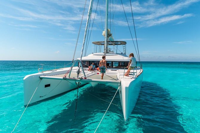 Catamaran Tour to Isla Mujeres, Open Bar, Lunch, Snorkeling, Beach Club Included - Tour Capacity and Accessibility