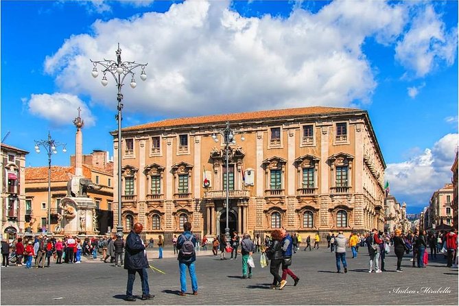 Catania Cathedral, via Etnea & Caltagirone - Meeting and Pickup