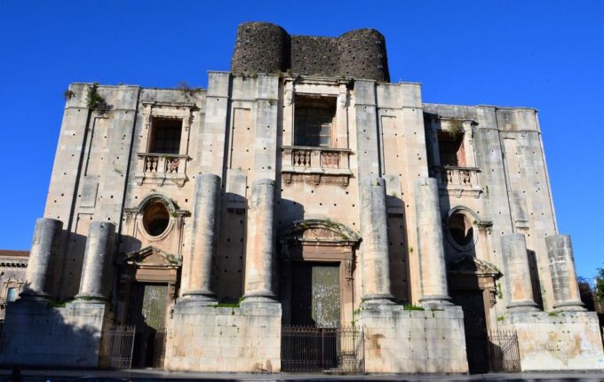 Catania: Evening City Secrets and Aperitif Tour - Exploring Catanias History