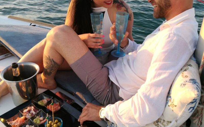 Catania: Guided Sunset Sailing Trip With Snacks & Prosecco - Customer Ratings and Feedback