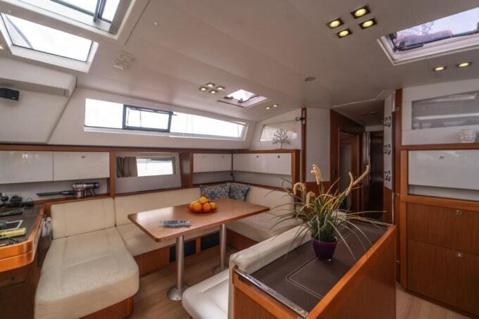Catania Port: Luxury Private Tour to Aci Trezza by Sailboat - Important Information