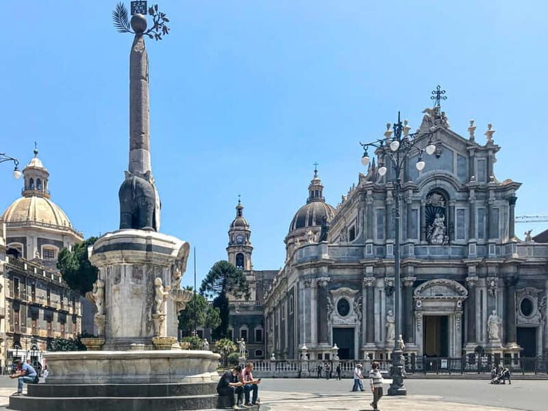 Catania: the Heart of the City - Guided Tour in Italian - Taking in Local Culture at the Fish Market