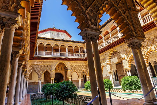Cathedral, Alcazar and Giralda Guided Tour With Priority Tickets - Alcazar and History