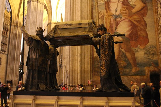 Cathedral & Alcazar of Seville Guided Tour With Skip the Line - Visiting the Cathedral of Seville