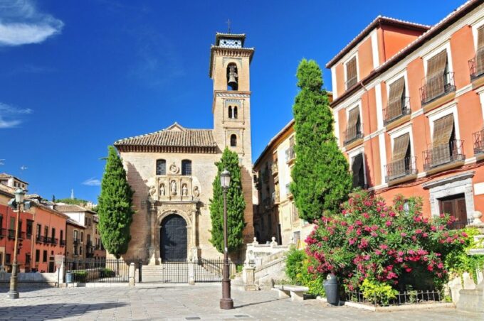 Cathedral and Royal Chapel With Albaicín and Sacromonte - Frequently Asked Questions