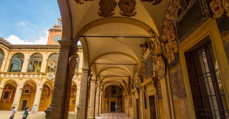 Cathedral of San Petronio and Archiginnasio Private Tour - Key Points