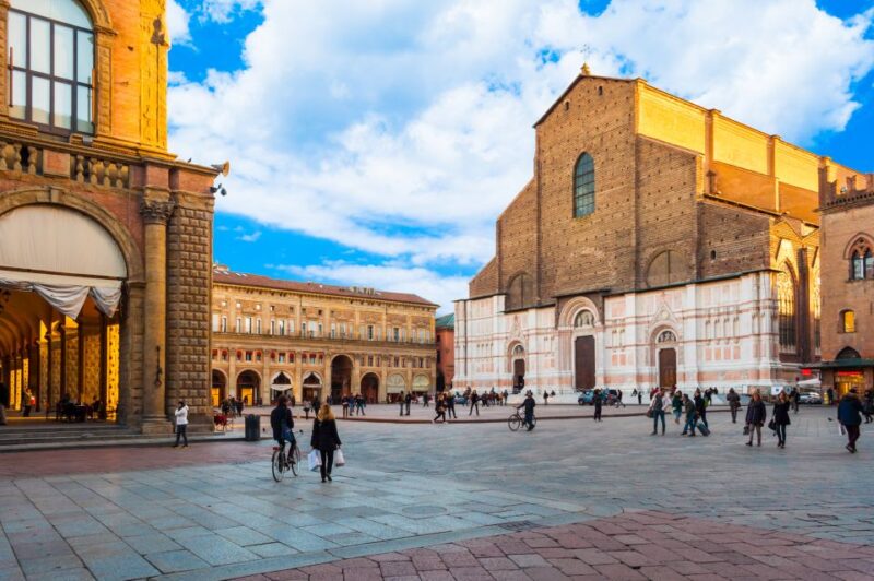 Cathedral of San Petronio and Archiginnasio Private Tour - Itinerary Highlights