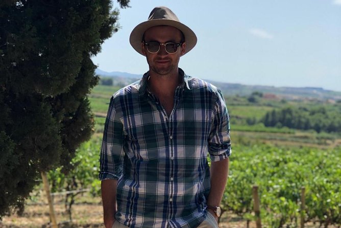 Cava Wineyard & Sitges Day Trip From Barcelona - Exploring the Vineyard
