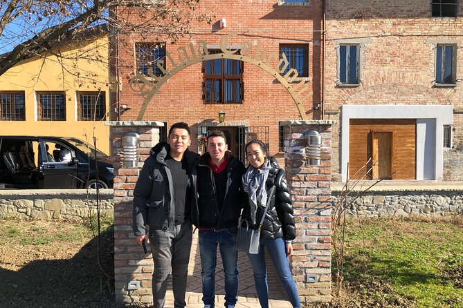 Cavedoni Balsamic Vinegar Tour: The Oldest in Modena - Enjoying the Lambrusco Wine