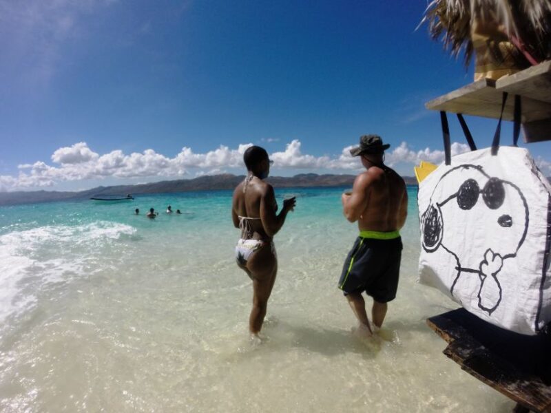 Cayo Arena: Paradise Island and Mangroves Tour - Local Market Visit